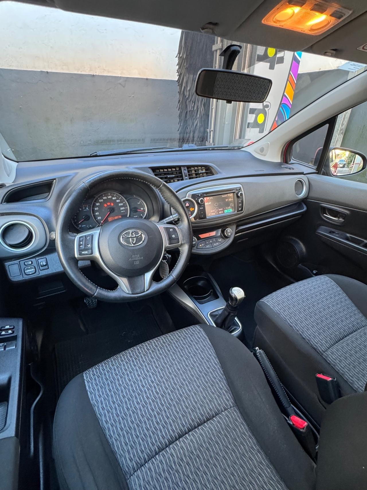 Toyota Yaris 1.0 5 porte Lounge NEOPATENTATI