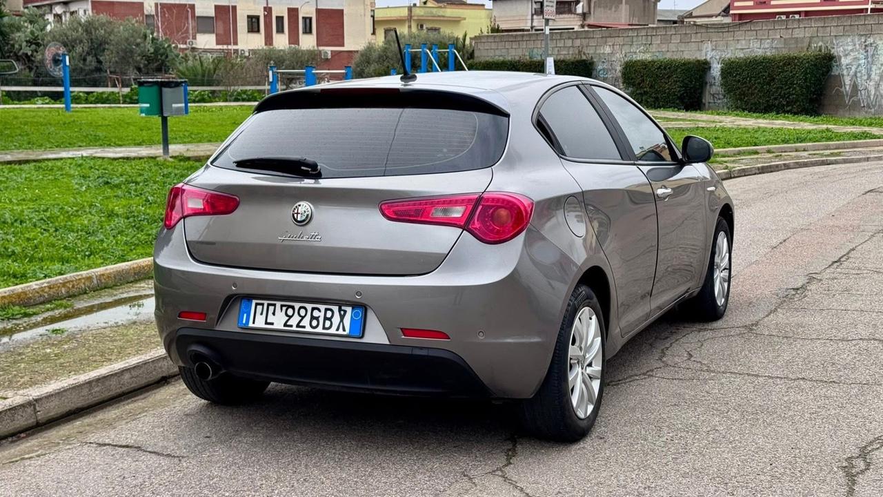 Alfa Romeo Giulietta 1.6 JTDm-2 120 CV Distinctive