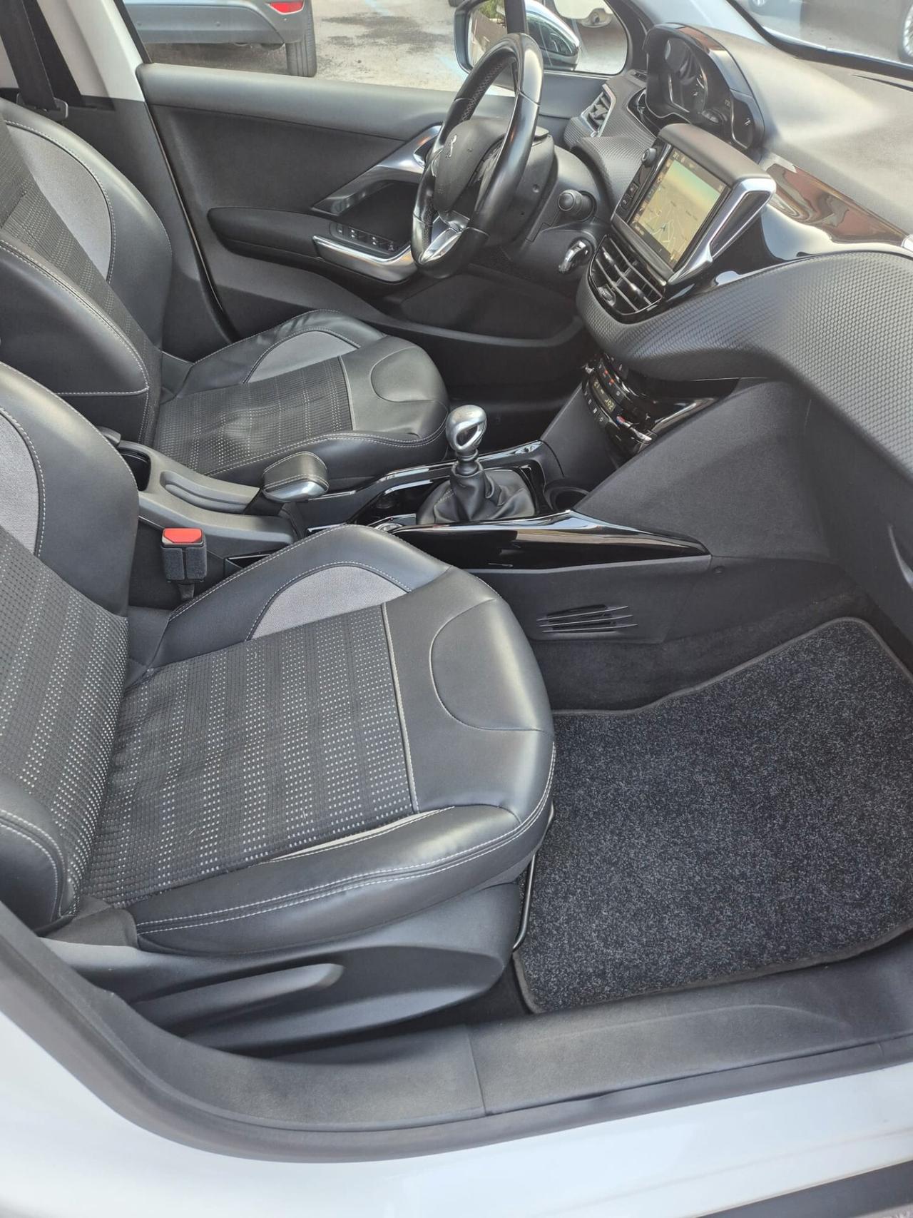 Peugeot 2008 1.6 BlueHDi 120 S&S Black Matt Navi