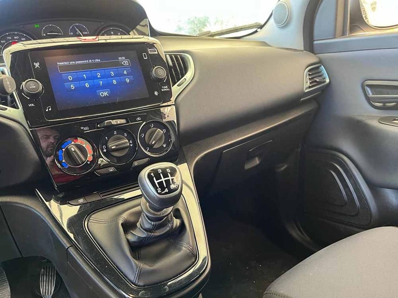 LANCIA Ypsilon III 2021 - Ypsilon 1.0 firefly hybrid Gold Plus s&s 70cv 5p.ti