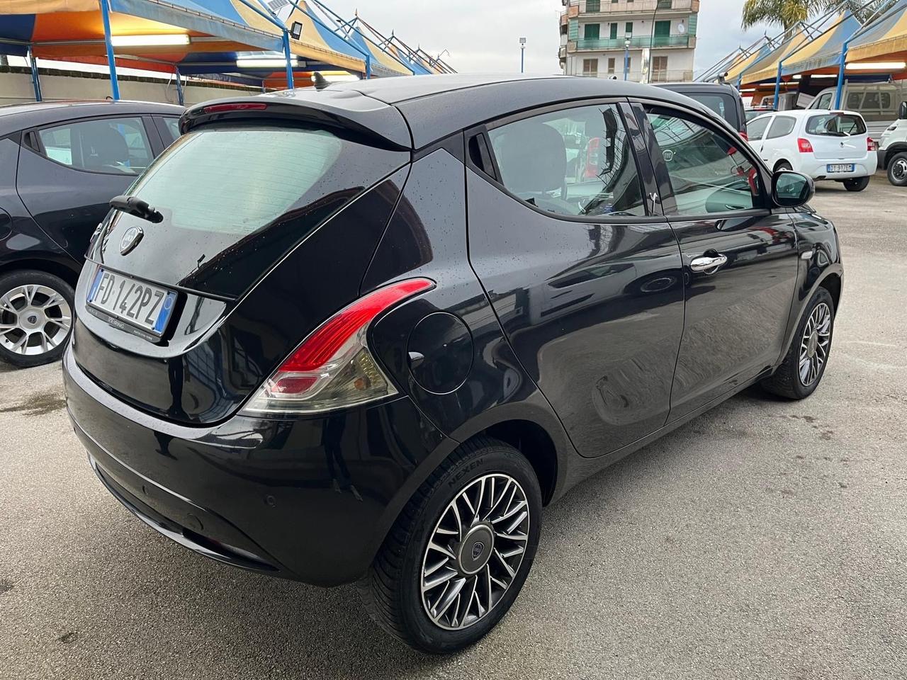 Lancia y 0.9 twinair benz.-cambio automatico-full-2016