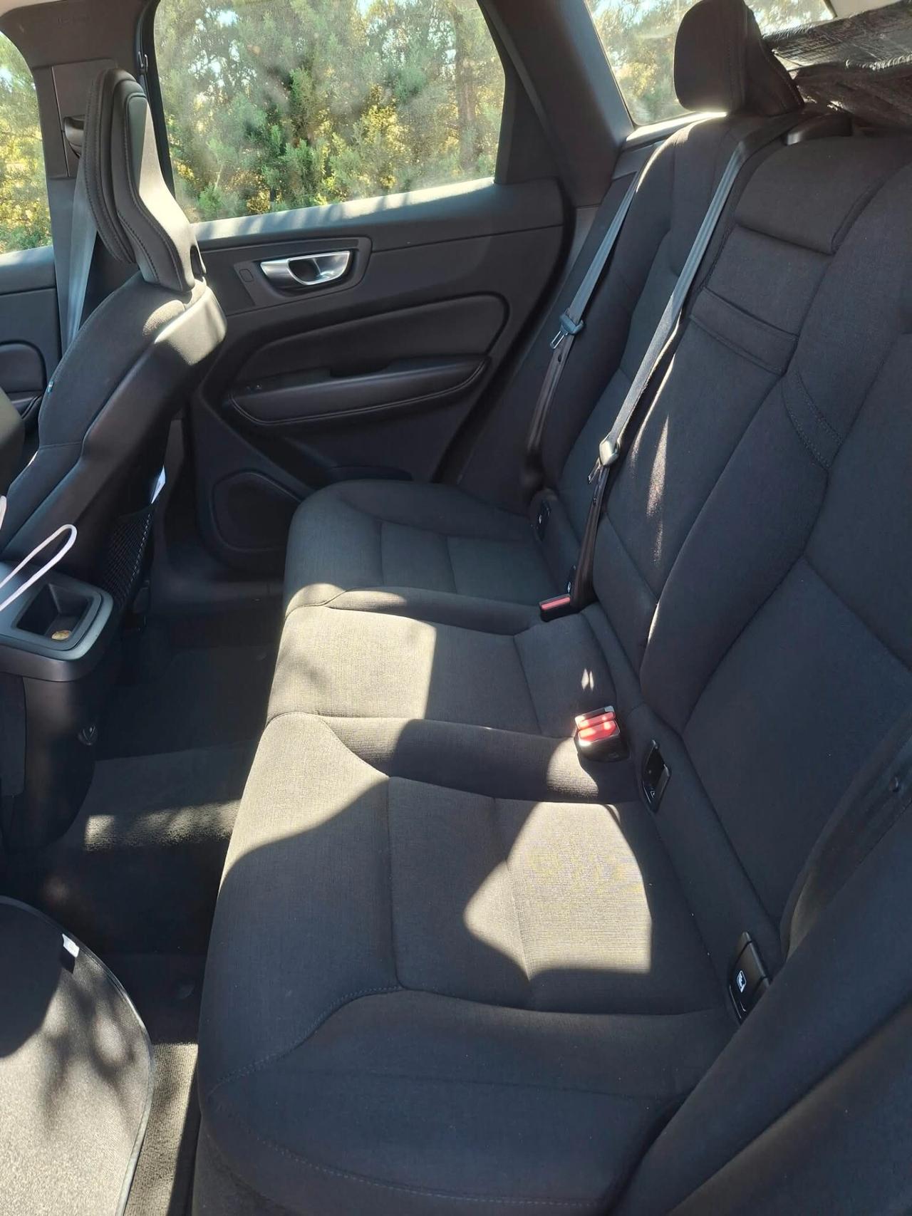 Volvo XC 60 B4 AWD automatico Momentum