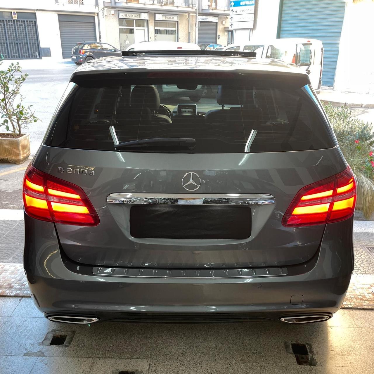 Mercedes-Benz B 200 d Automatic Premium