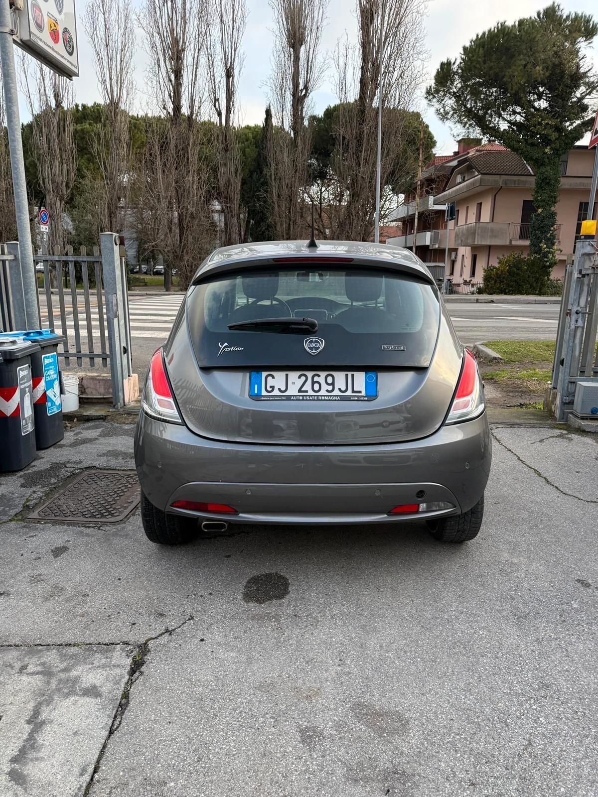 Lancia Ypsilon 1.0 FireFly 5 porte S&S Hybrid Ecochic Gold NESSUN VINCOLO
