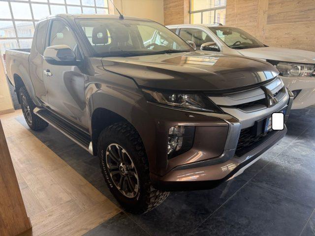 MITSUBISHI L200 2.3 D Club Cab 4x4 Super Select Intense