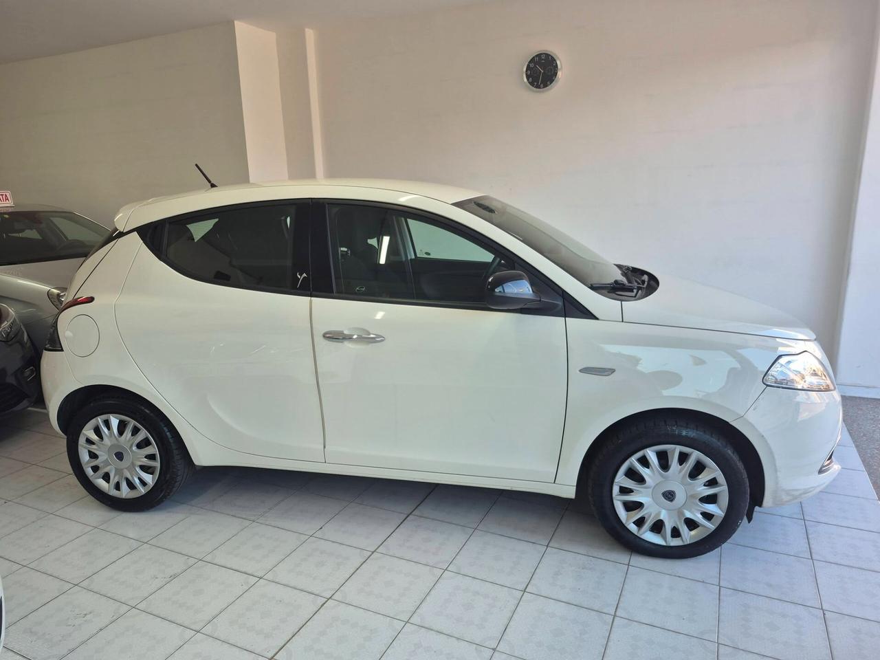 Lancia Ypsilon 0.9 TwinAir 85 CV 5 porte S&S DFN Gold