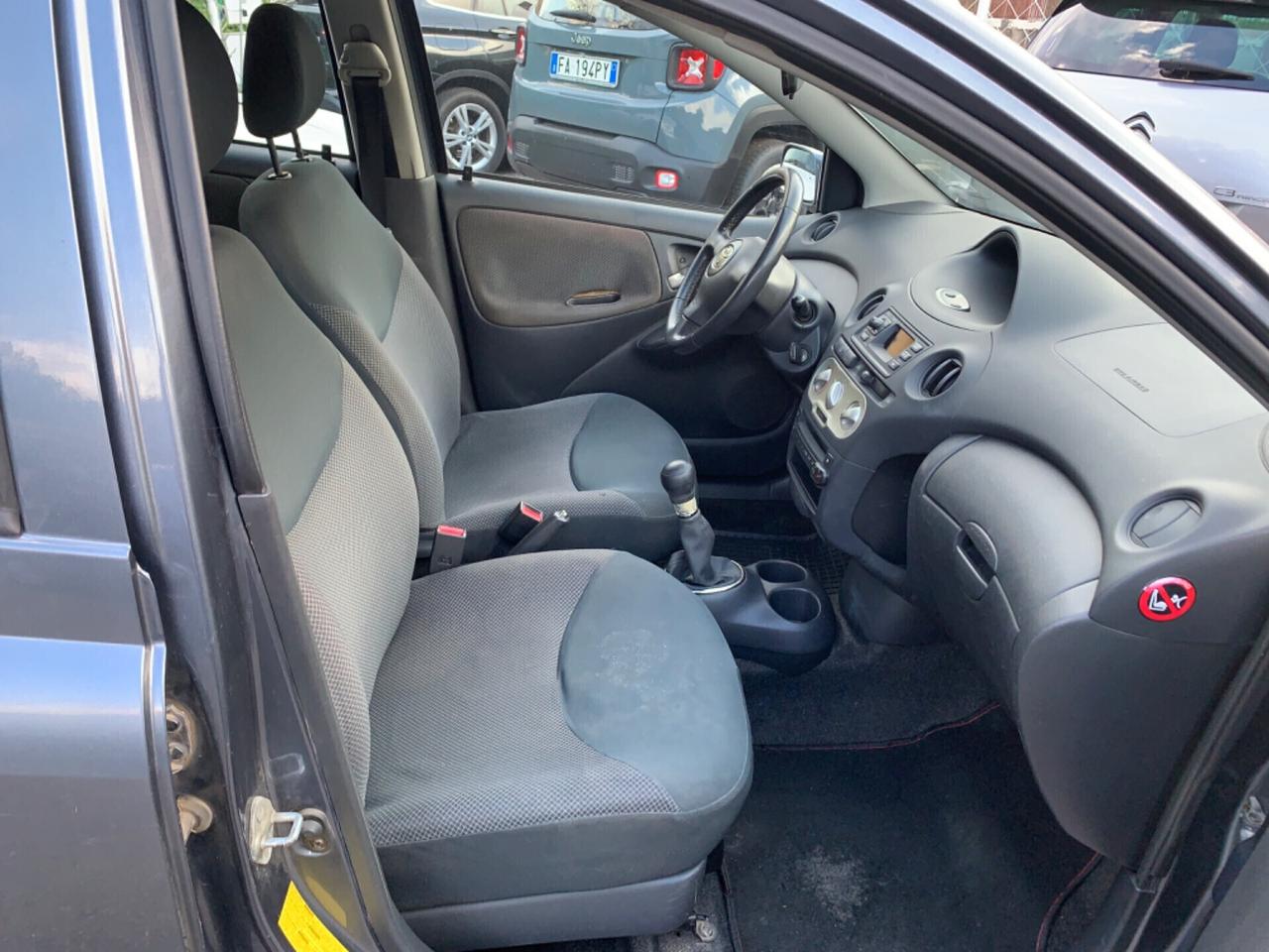 Toyota Yaris 1.0i 16V cat 5 porte