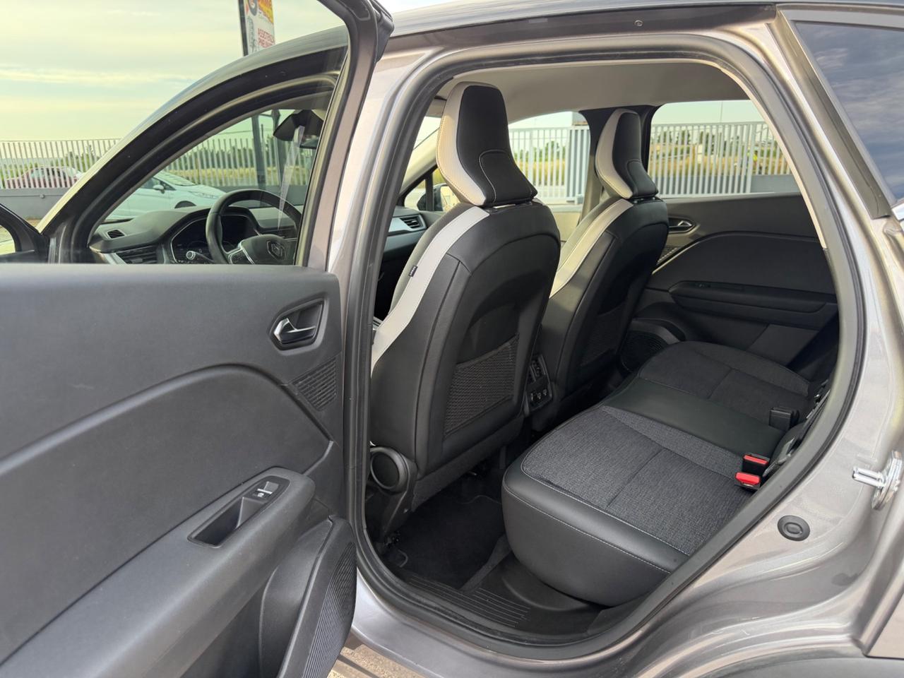 RENAULT CAPTUR FULL HYBRID INTENS FULL LED MY21