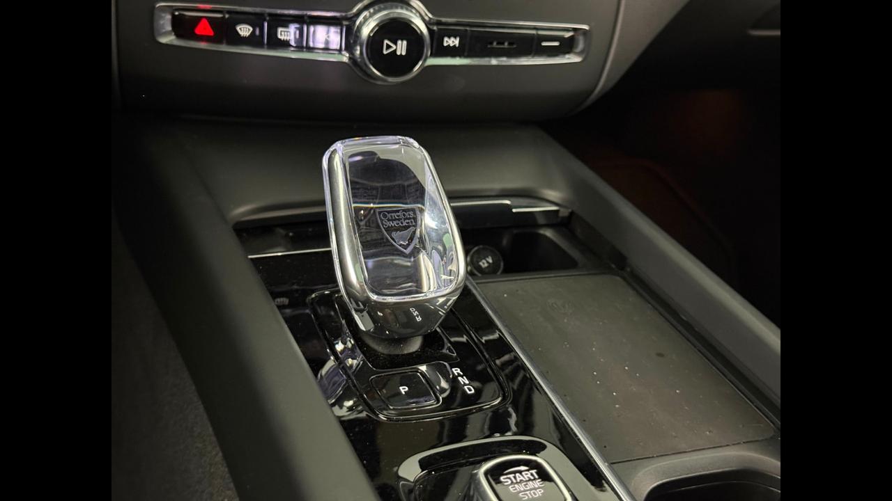 VOLVO XC60 II 2022 - XC60 2.0 t6 phev Plus Dark awd auto