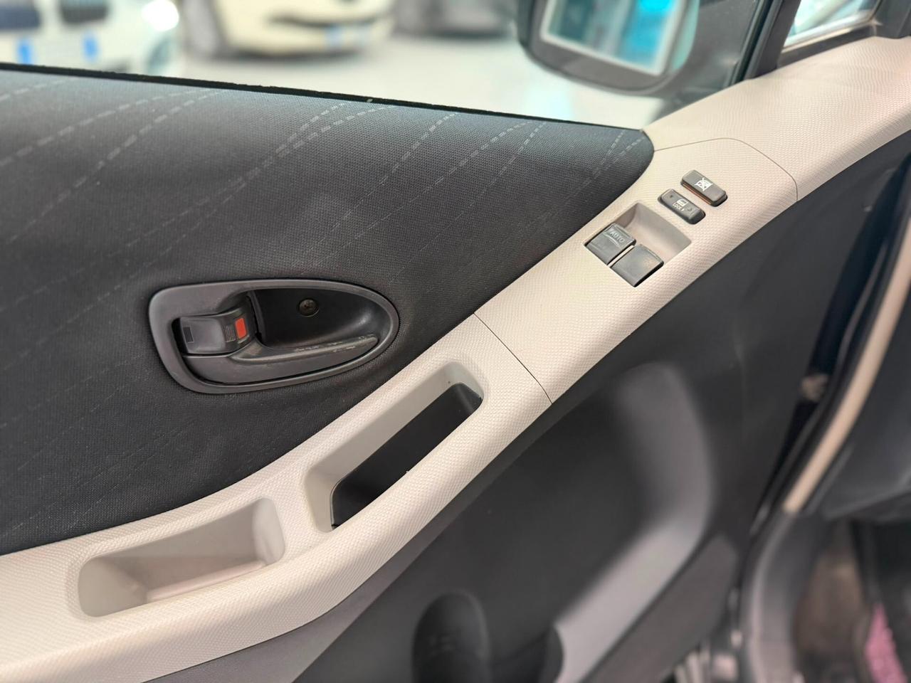 Toyota Yaris 1.3 5 porte Sol