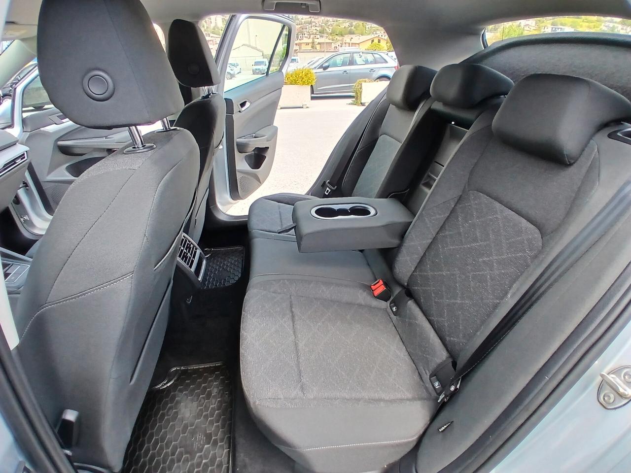 Volkswagen Golf 8 2.0 TDI 115CV 2020