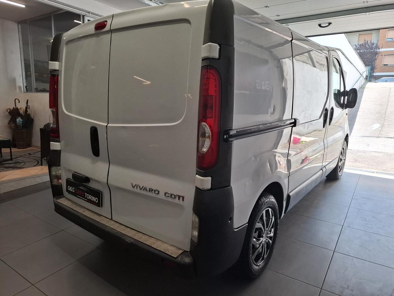 OPEL VIVARO VAN