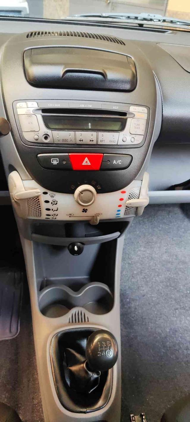 TOYOTA Aygo 1.0 12V VVT-i 5 porte Now Connect