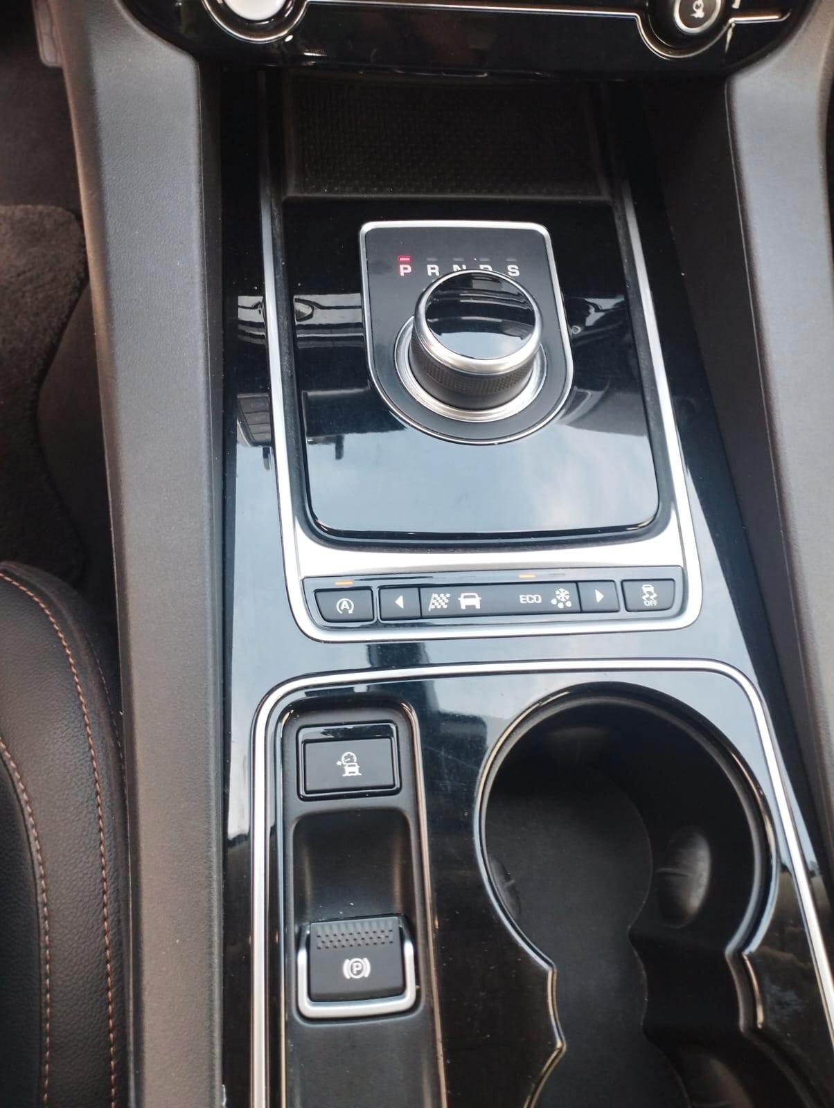 Jaguar F-Pace 3.0 D V6 300 CV AWD aut. Prestige