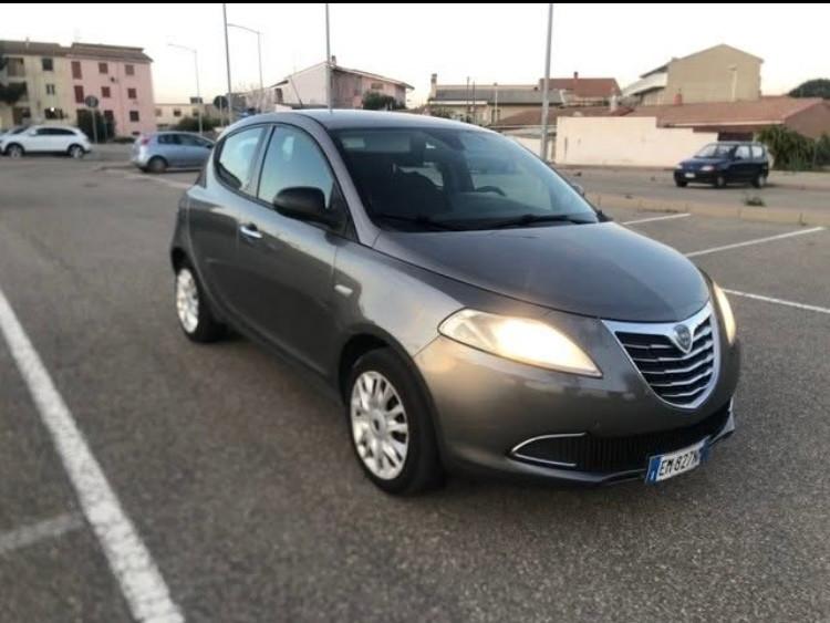 Lancia Ypsilon 1.2 69 CV Unyca