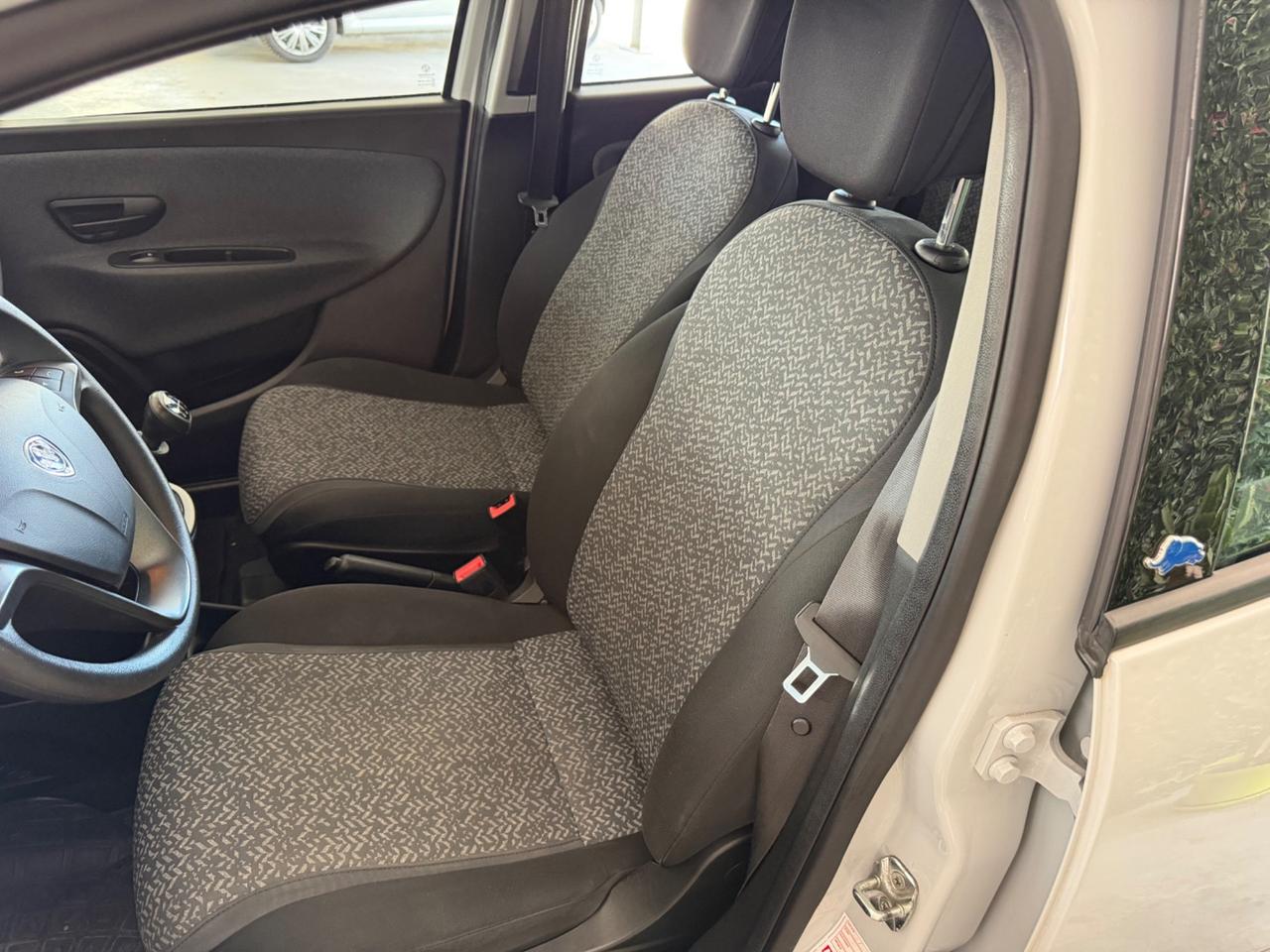 Lancia Ypsilon 1.2 69 CV 5 porte Gold
