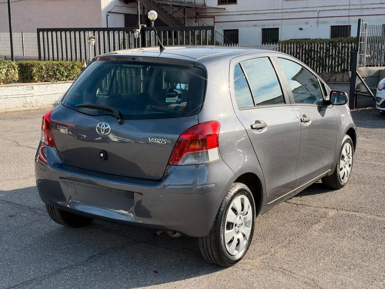 Toyota Yaris 1.0 5 porte Luxury pack