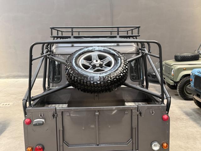 LAND ROVER Defender 110 TD5 CREW CAB TOMB RIDER *250 / MONDO*