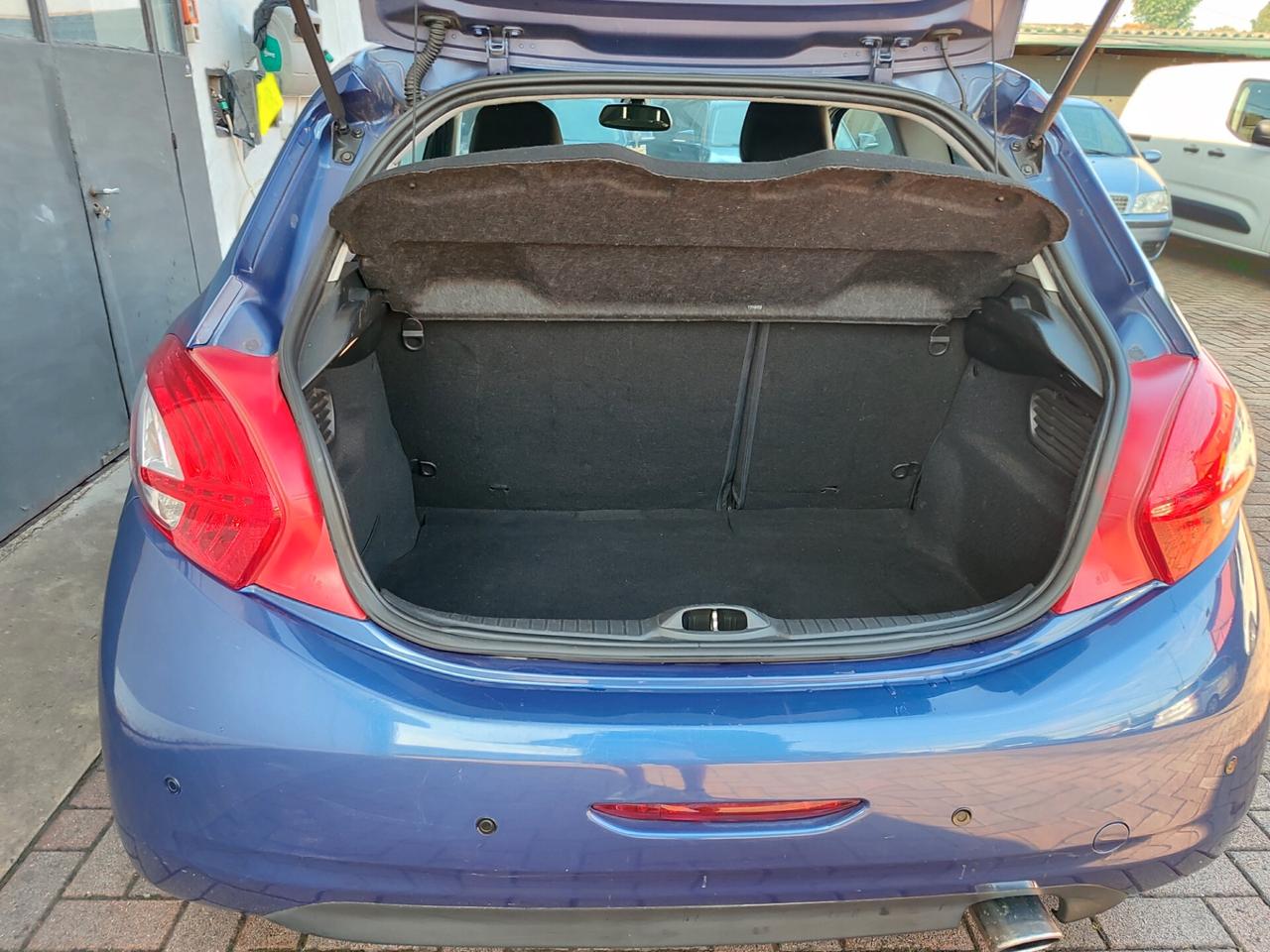 Peugeot 208 1.6 e-HDi 92 CV Stop&Start 3 porte Allure