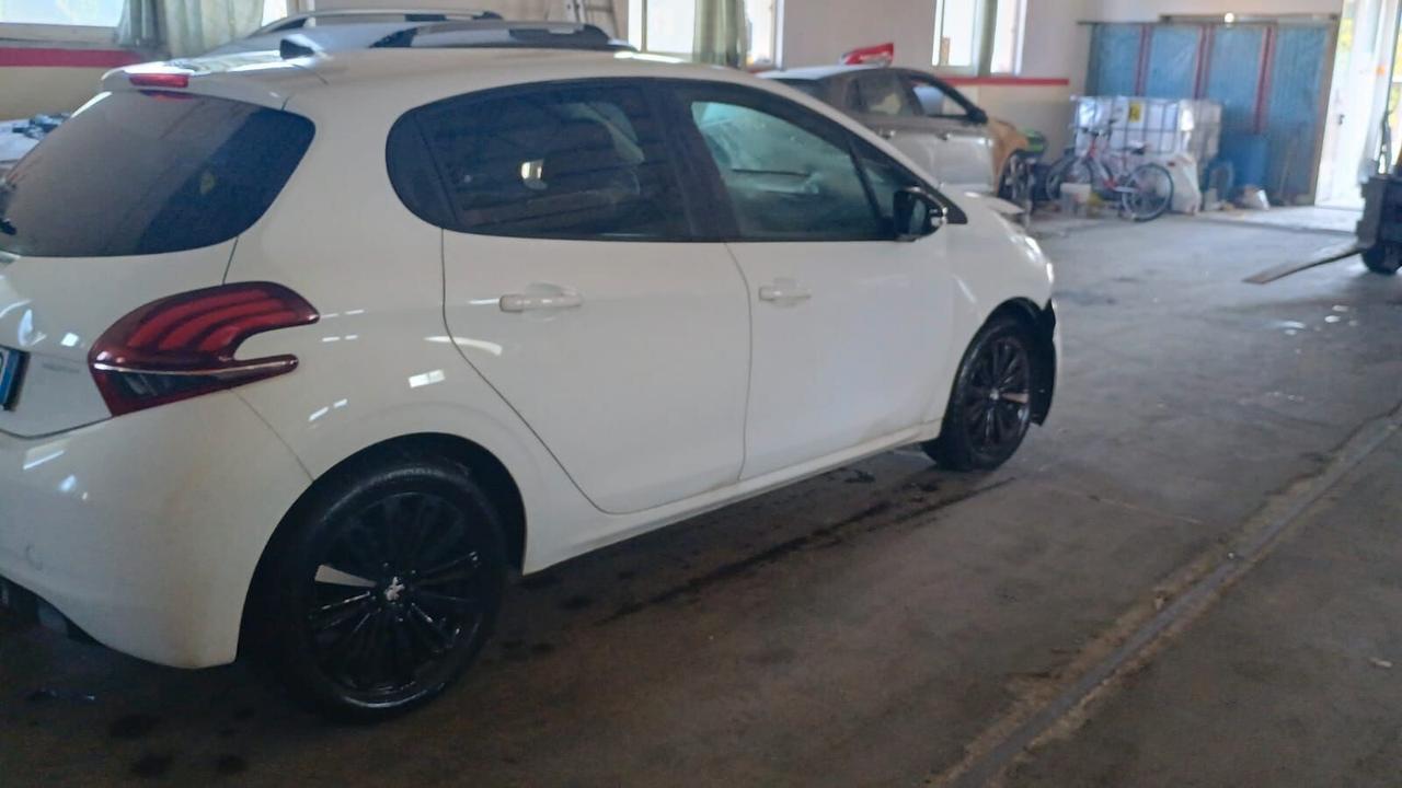 Ricambi Peugeot 208 PureTech 82 5 porte Black Line