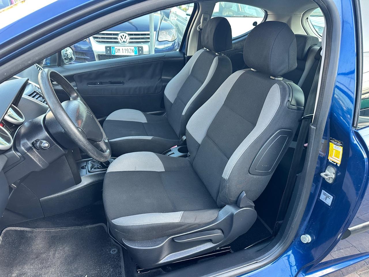Peugeot 207 1.4 Benzina ok per neopatentati