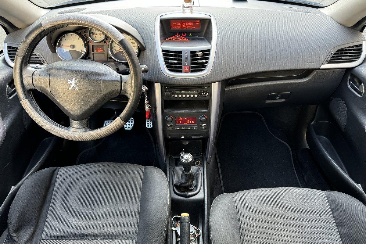 PEUGEOT 207 1.6 HDi 110CV CC Féline