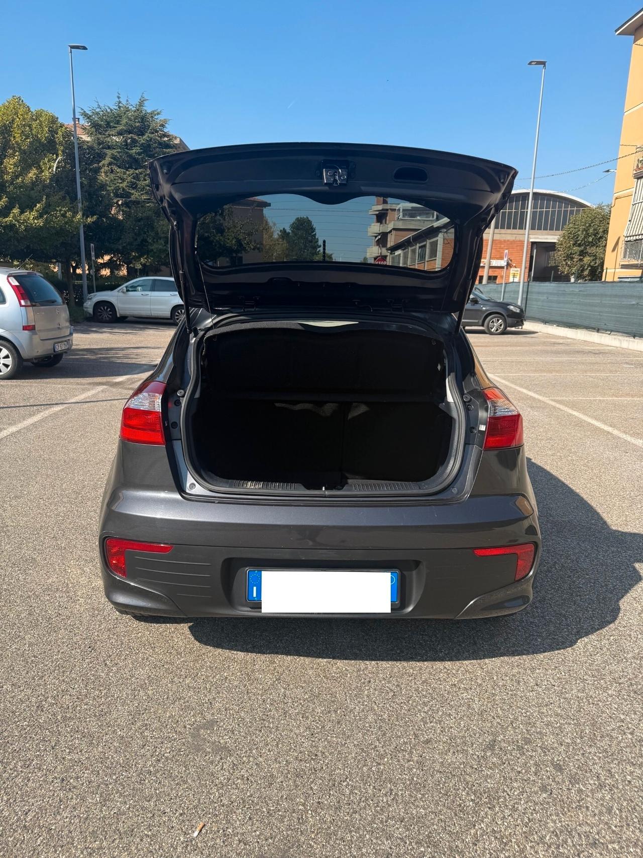 Kia Rio 1.4 crdi - NEOPATENTATI - 12 MESI DI GARANZIA -