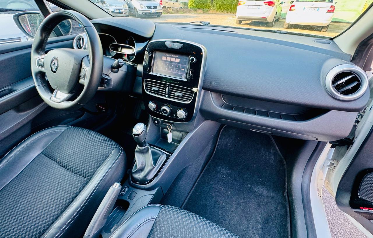 Renault Clio dCi 8V 75 CV 5 porte Moschino Intens N1 Autocarro