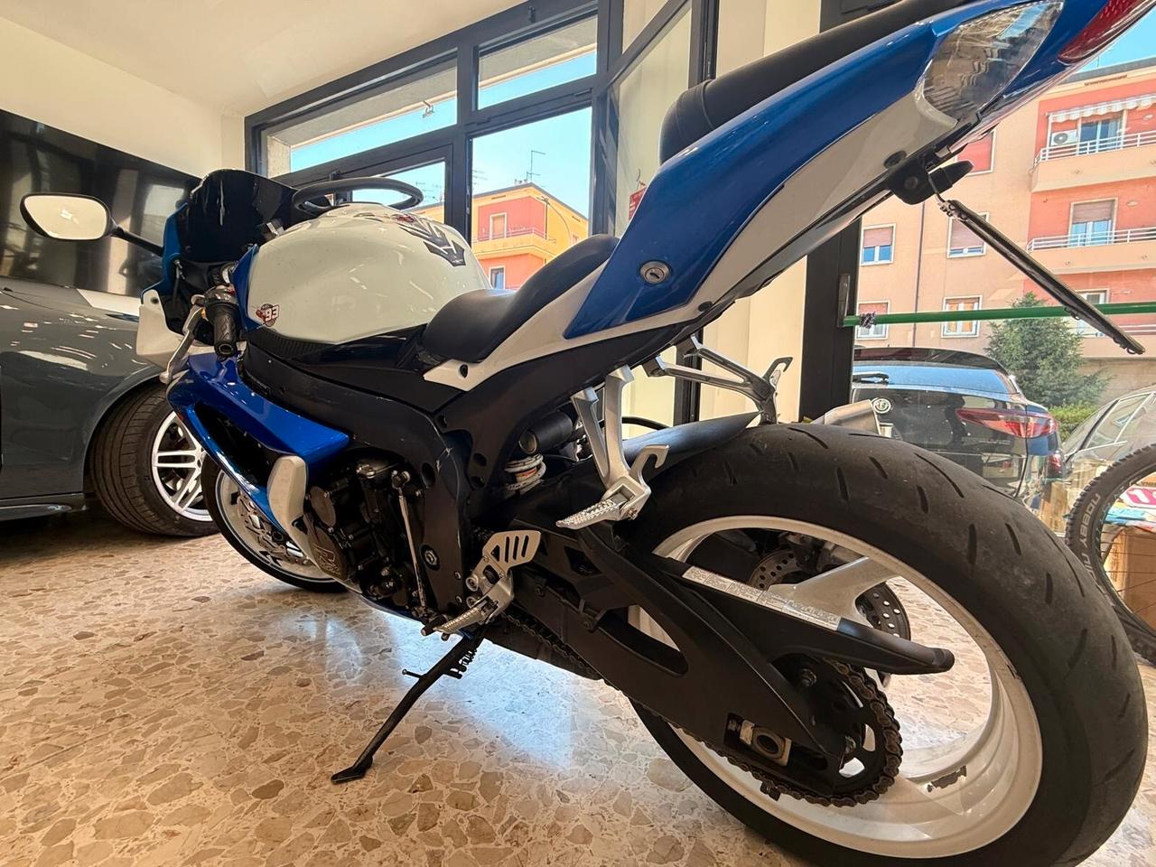 Suzuki GSX R 750