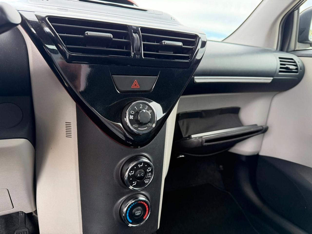 Toyota iQ 1.0 Lounge