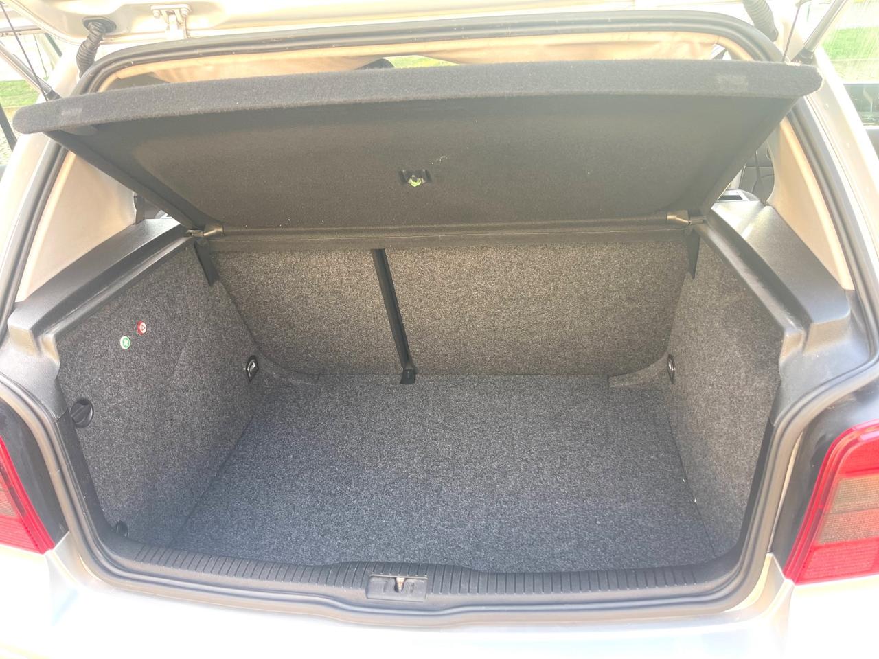 Volkswagen Golf 1.6 16V cat 5 porte Highline