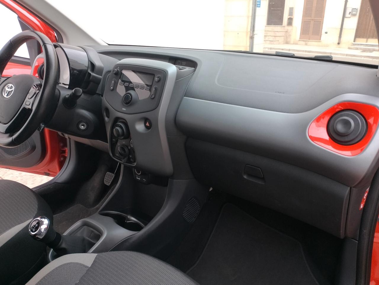 Toyota Aygo Connect 1.0 VVT-i 72 CV 5 porte x-clusiv