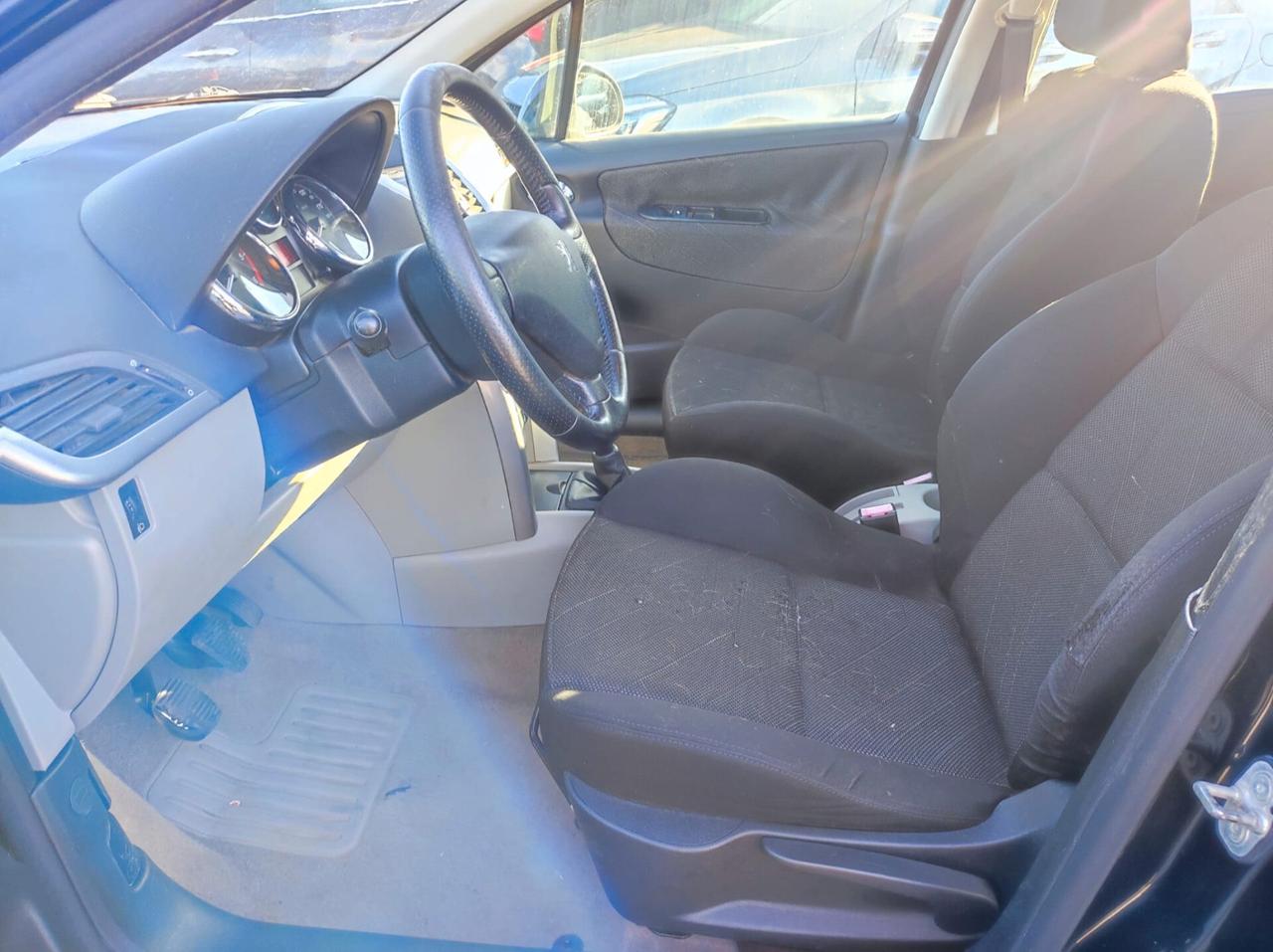 Peugeot 207 1.4 HDi 70CV 5p. ONE Line