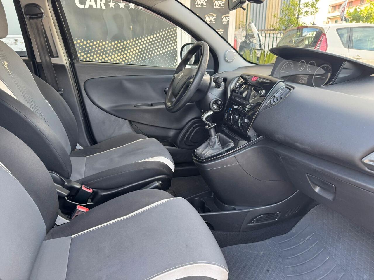Lancia Ypsilon 5 porte Metano Ecochic Elefantino