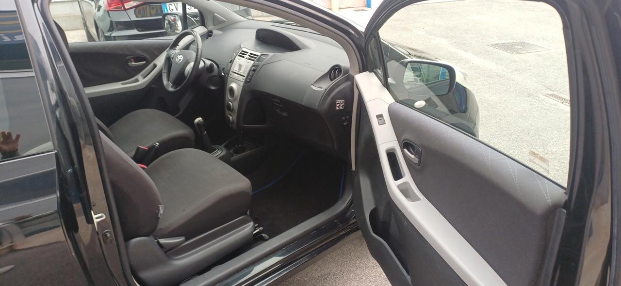 Toyota Yaris 1.0 3 porte Sol