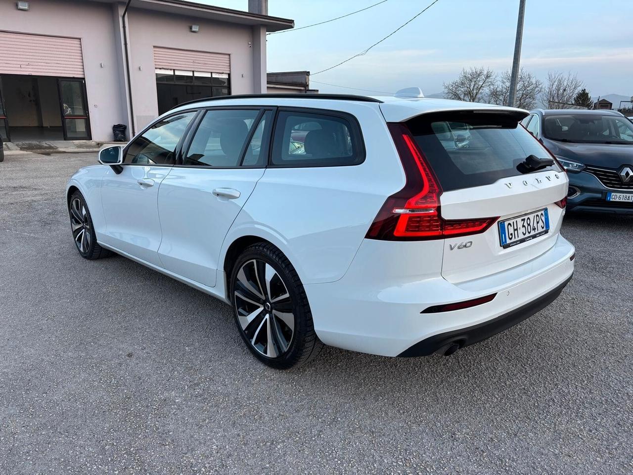 Volvo V60 B4 (d) automatico Ultimate Dark