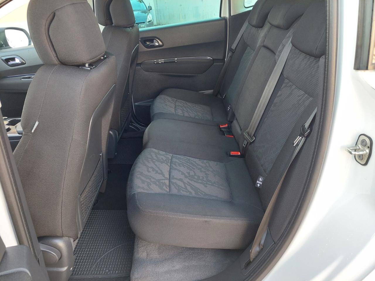 Peugeot 3008 1.6 HDi 110CV cambio robotizzato