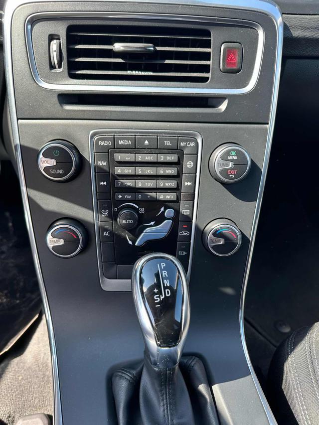 VOLVO V60 D2 Geartronic R-design