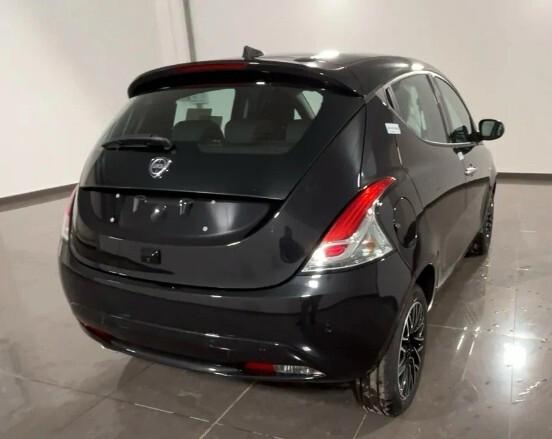 Lancia Ypsilon 1.0 FireFly 5 porte S&S Hybrid Platino