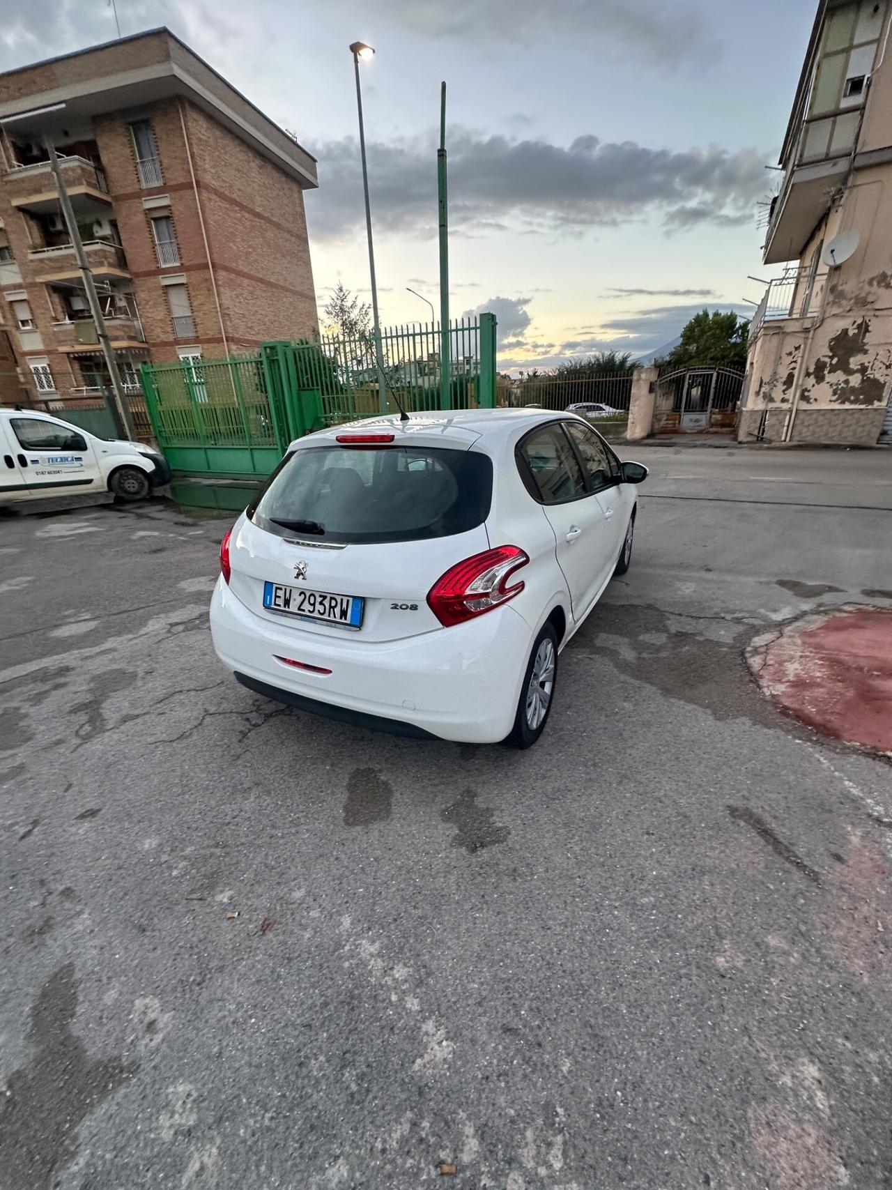 Peugeot 208 PureTech 82 5 porte Allure