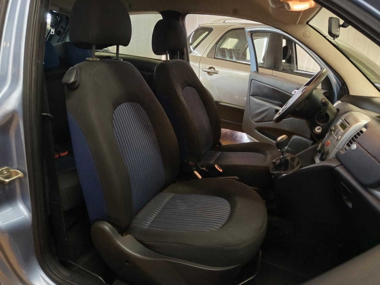Lancia Ypsilon 1.2 Argento 121 Mila chilometri ok neopatentati