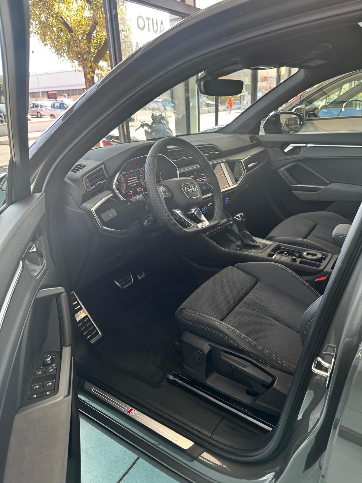 Audi Q3 SPB 40 TDI quattro S tronic Identity Black