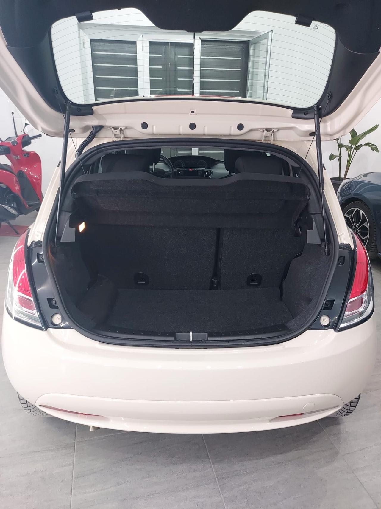 Lancia Ypsilon 1.2 69 CV 5 porte GPL Ecochic Silver