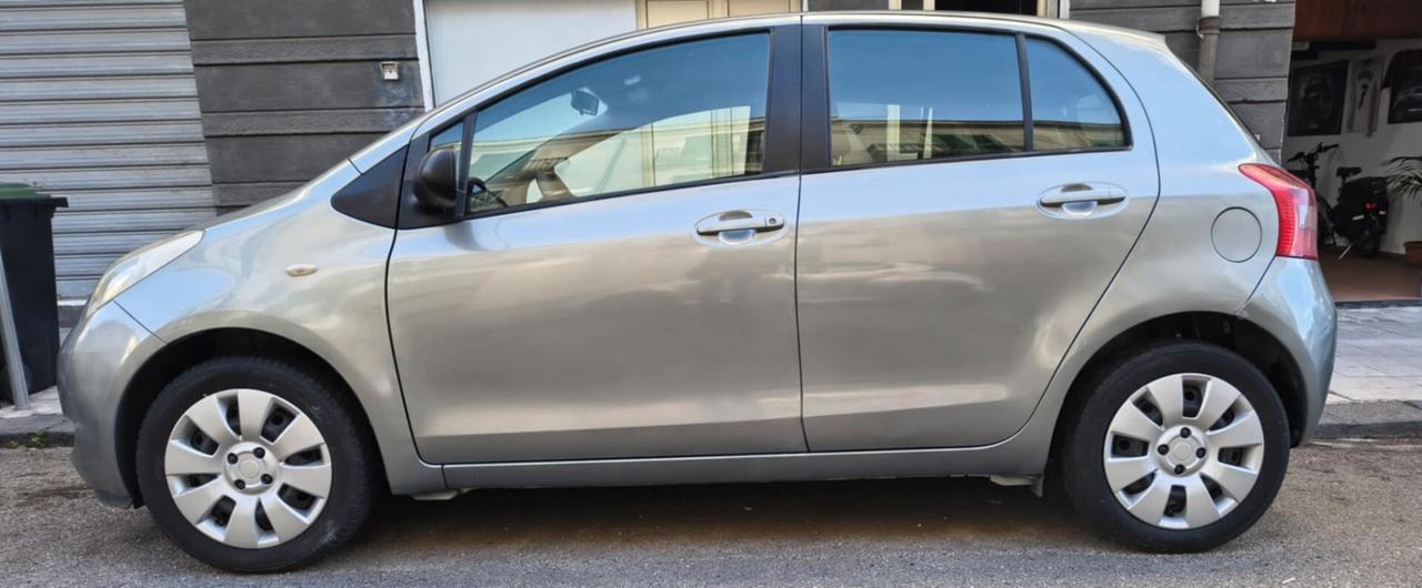 Toyota Yaris 1.0 5 porte