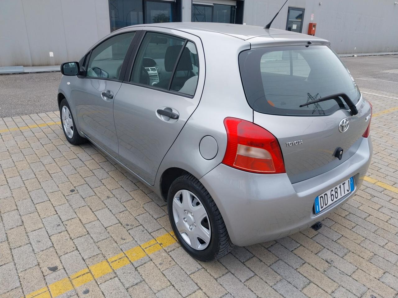 Toyota Yaris 1.0 5 porte Sol