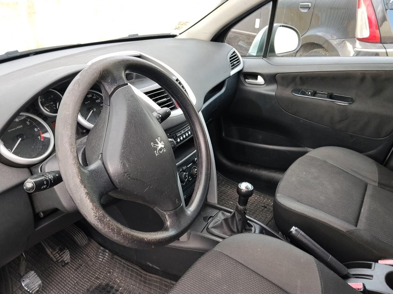 Peugeot 207 1.4 GPL LEGGI ANNUNCIO