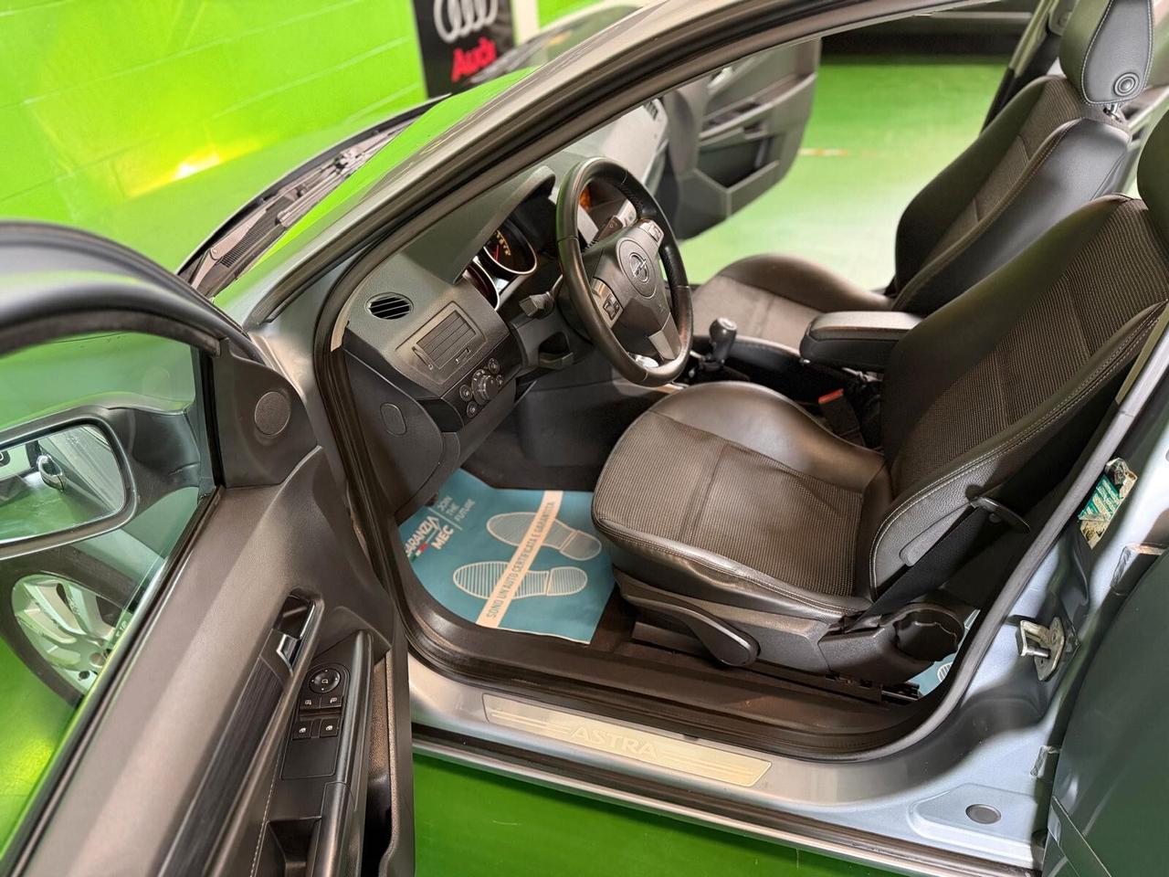 Opel Astra 1.6 16V Twinport 5 porte Cosmo