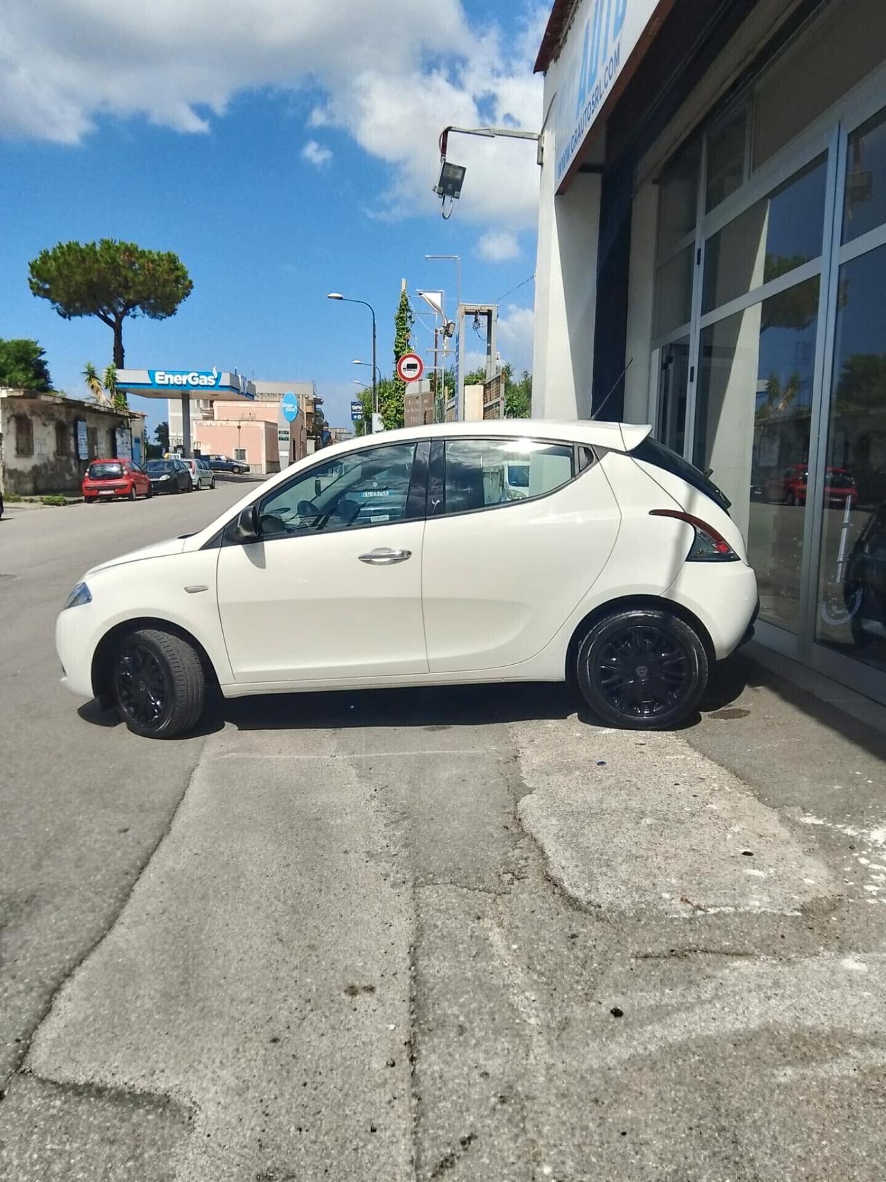 Lancia Ypsilon 1.2 69 CV 5 porte Platinum