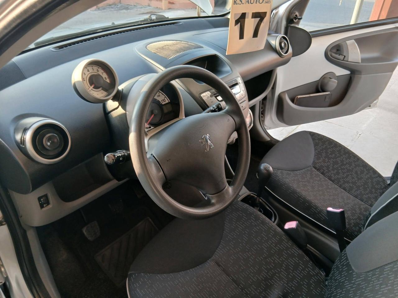 Peugeot 107 1.0b 5p solo km132000 full 10