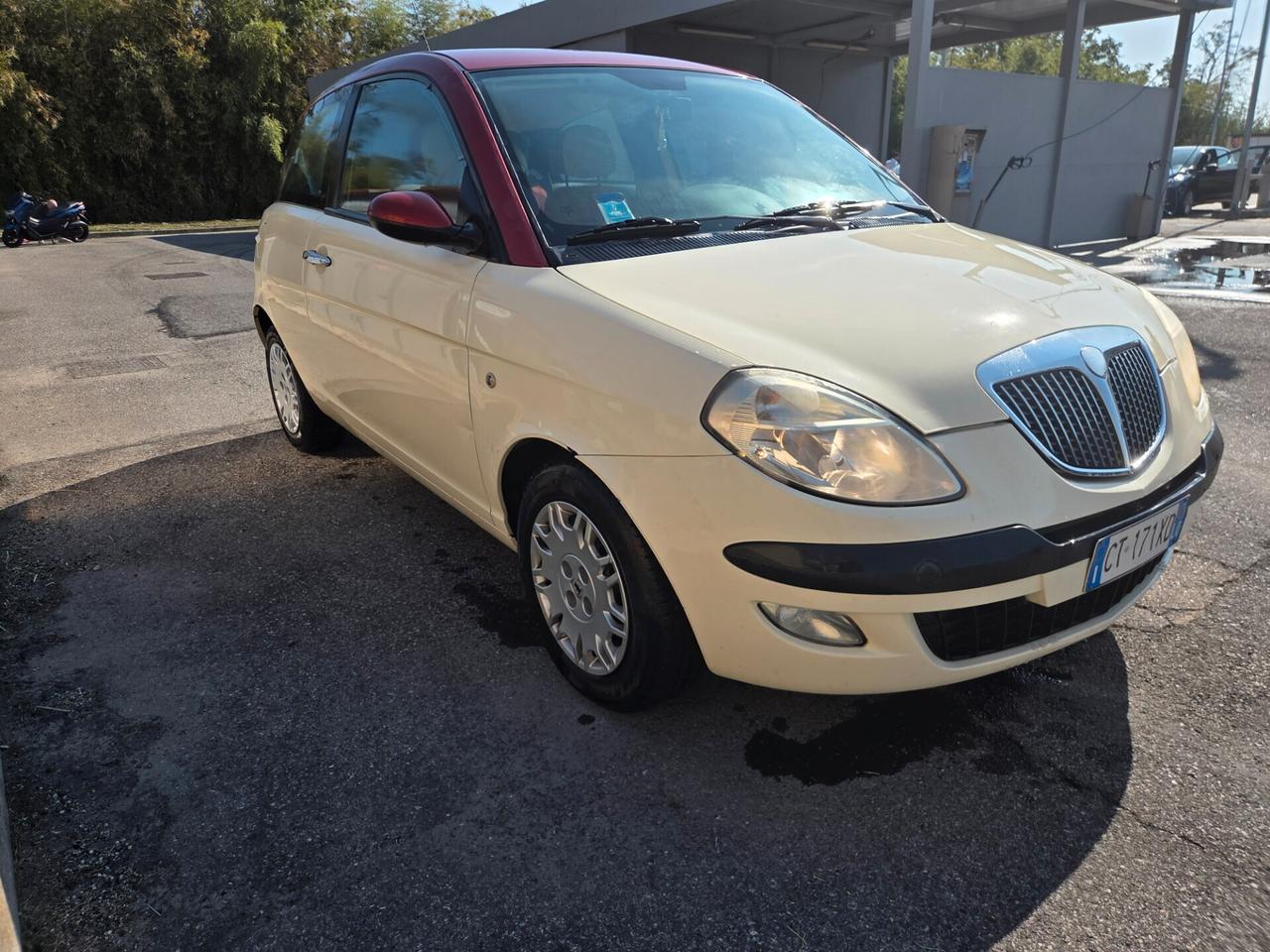 Lancia Ypsilon 1.2 16V Platino
